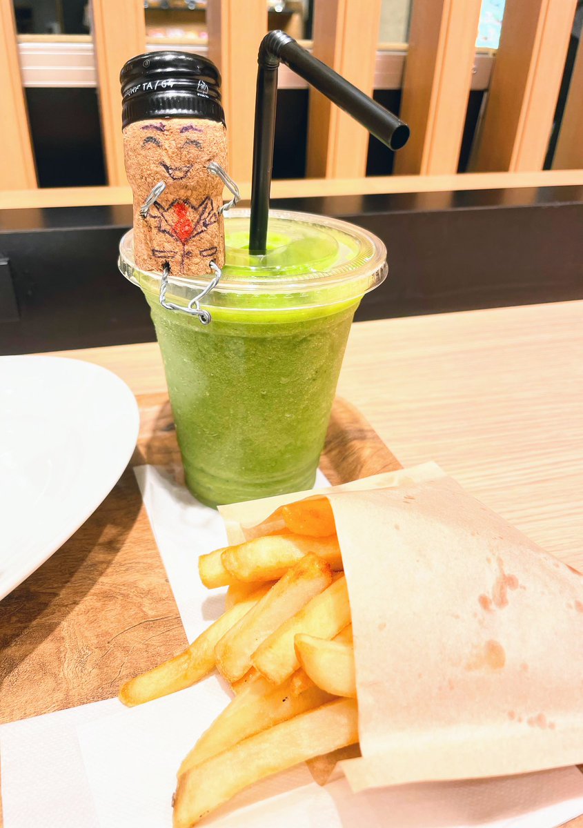 Winger2499's tweet image. Pulled Pork Burger at &quot;the 3rd Burger&quot; 
🍔the 3rd Burger🍔
八重洲地下街にあるハンバーガー店で看板メニューの「the 3rd Burger」と期間限定の「プルドポークバーガー」を頂きました🥰
#hamburger #pulledpork #pulledporkburger #the3rdburger #tokyogourmet #ハンバーガー #プルドポーク