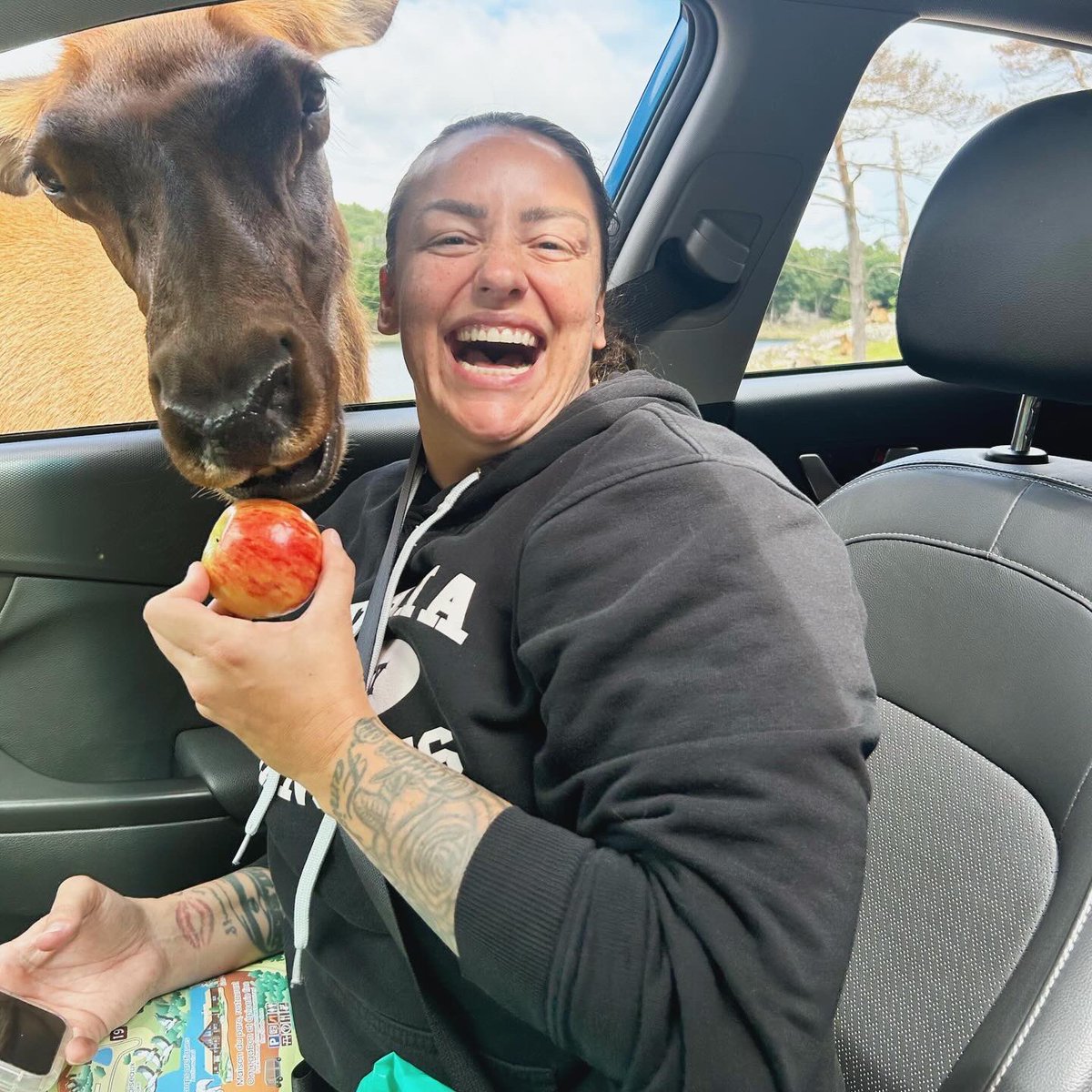 ronniedohertyy's tweet image. Laughter is the best medicine 🍎😄 and life is too short to take it too seriously Glad I work with a group of gals who keep me constantly laughing and make the workplace not feel like WORK! Appreciate y’all! 👊🏽❤️ #Throwback #ParcOmega #GirlSquad #DayTrip #WorkFun #WorkPerks #CYW