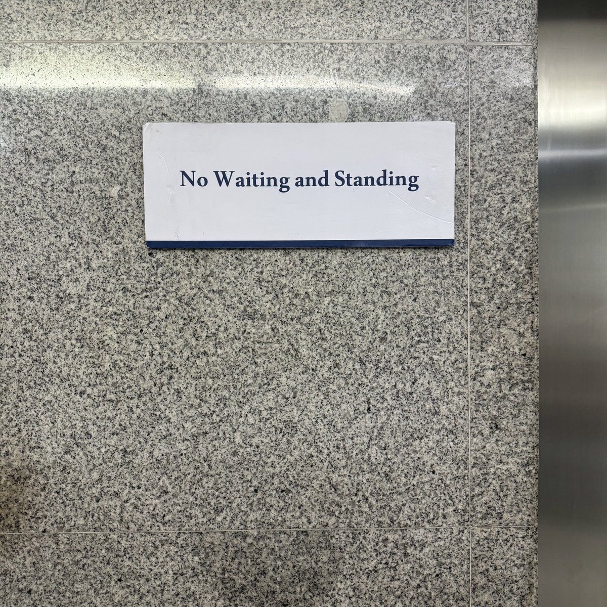itchykel's tweet photo. So pano? Dapat jog in place while waiting? Kapagod naman nyan. #acollectionofstupidsignsfromthephilippines https://t.co/E0mjc3GVOh