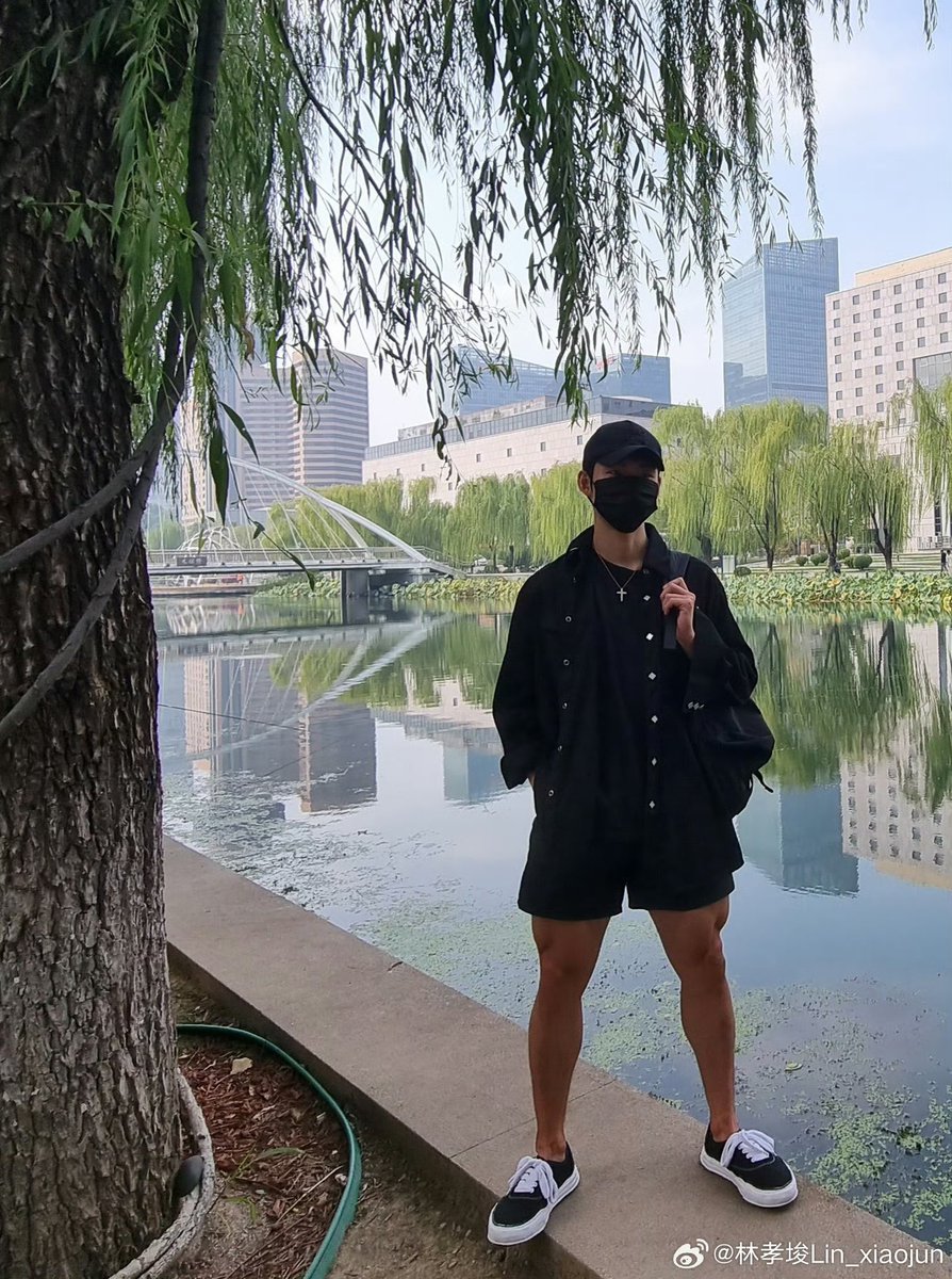 BBHShandy's tweet photo. #贤埈 
非常幸福的8月☺️ https://t.co/dKhlcMvKti