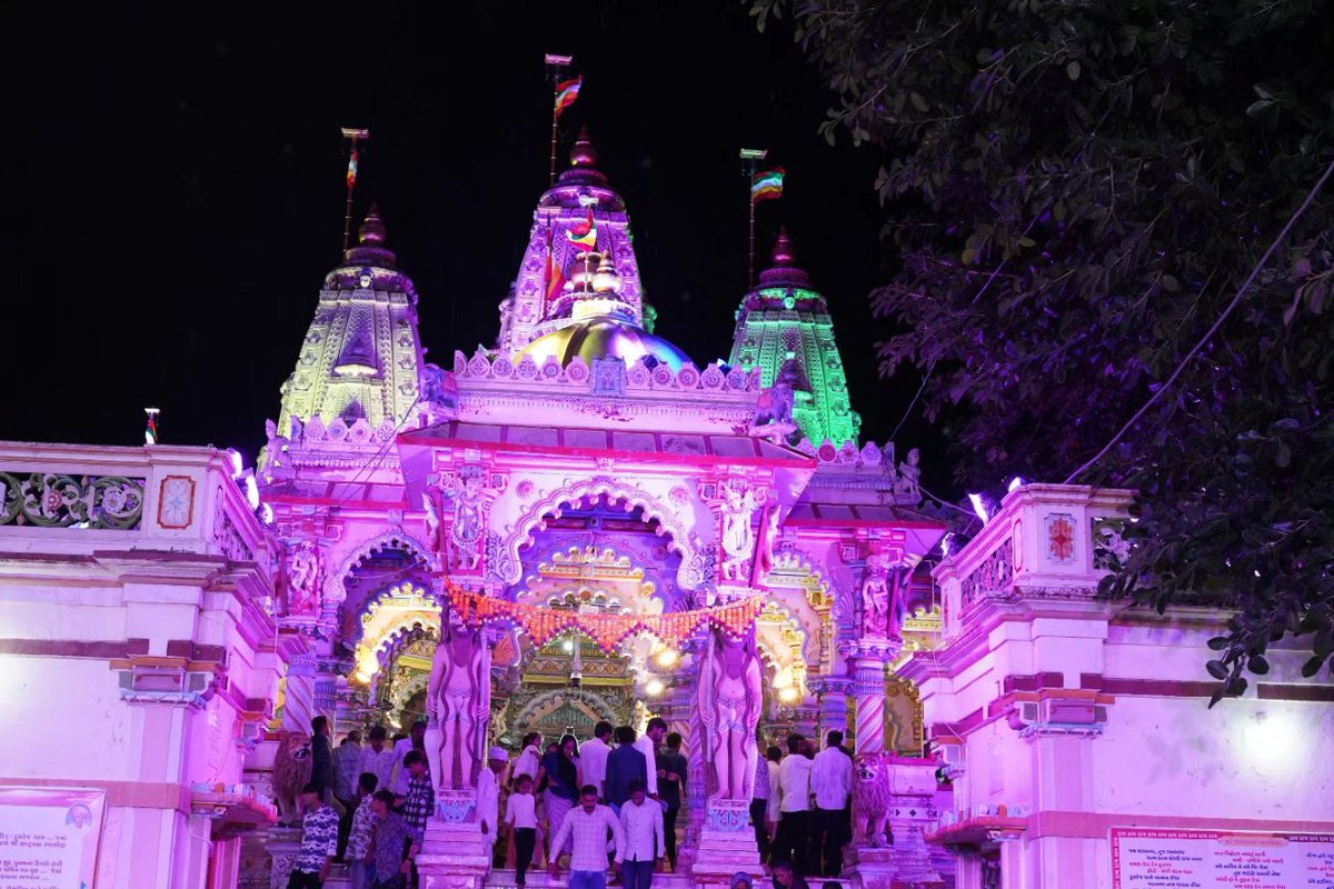 શ્રી વડવાળામંદિર દુધરેજધામ 
જન્માષ્ટમી મહોત્સવ 2024 ની ધામધુમ પુર્વક
 ઉજવણી કરવા માં આવી
#janmashtami2024 #jay_ho_vadwala #jayshreekrishna #vihotarnat 
#jaygurudev 
<a href="/vadwaladudhrej/">Vadwaladham Dudhrej</a>