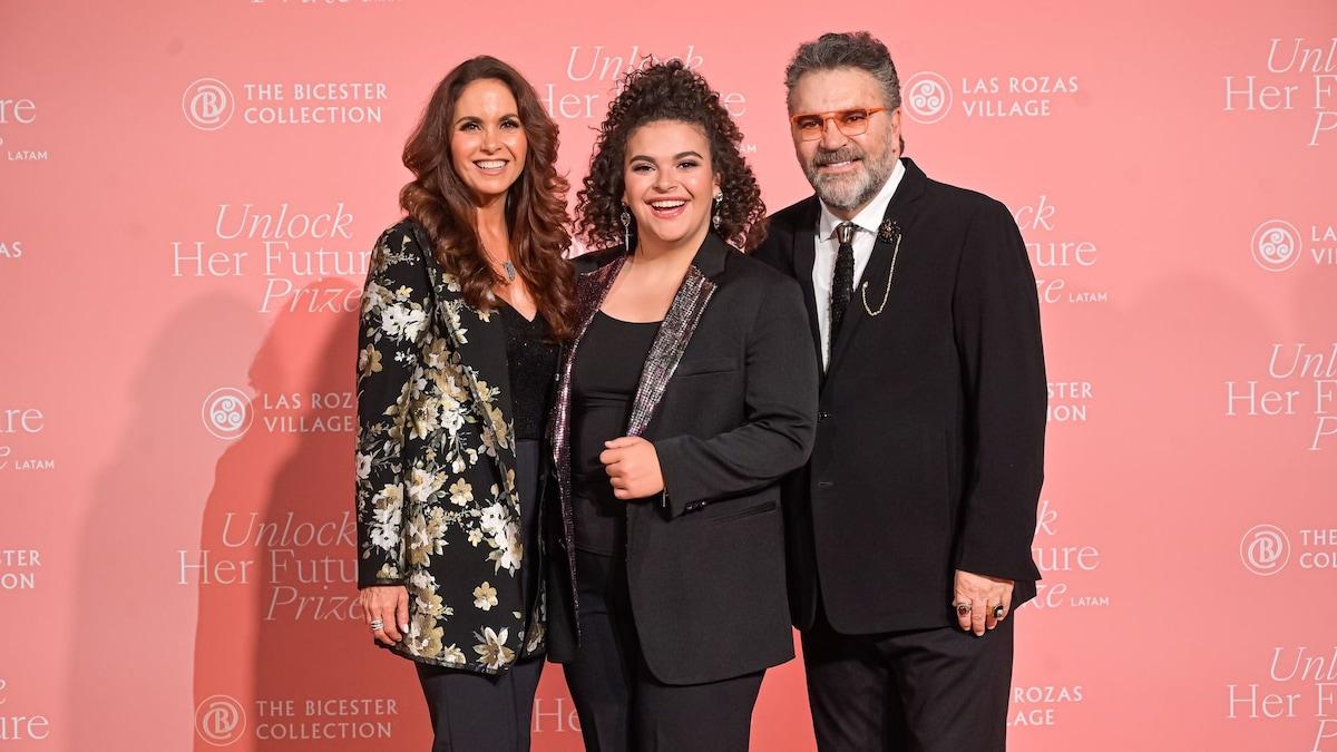Revista ¡HOLA! on X: "Como nunca, Lucero Mijares habla de las parejas que han tenido sus padres https://t.co/oaPq9SfwGp https://t.co/V5cjKLDK8b" / X