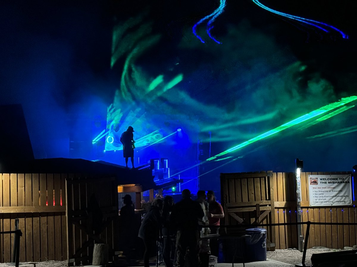 Cory_Vestal's tweet photo. Forgot to share @eazybaked media crew going all out for the shot this past weekend @themishawaka. What a show!! https://t.co/xOTjwdCqw5