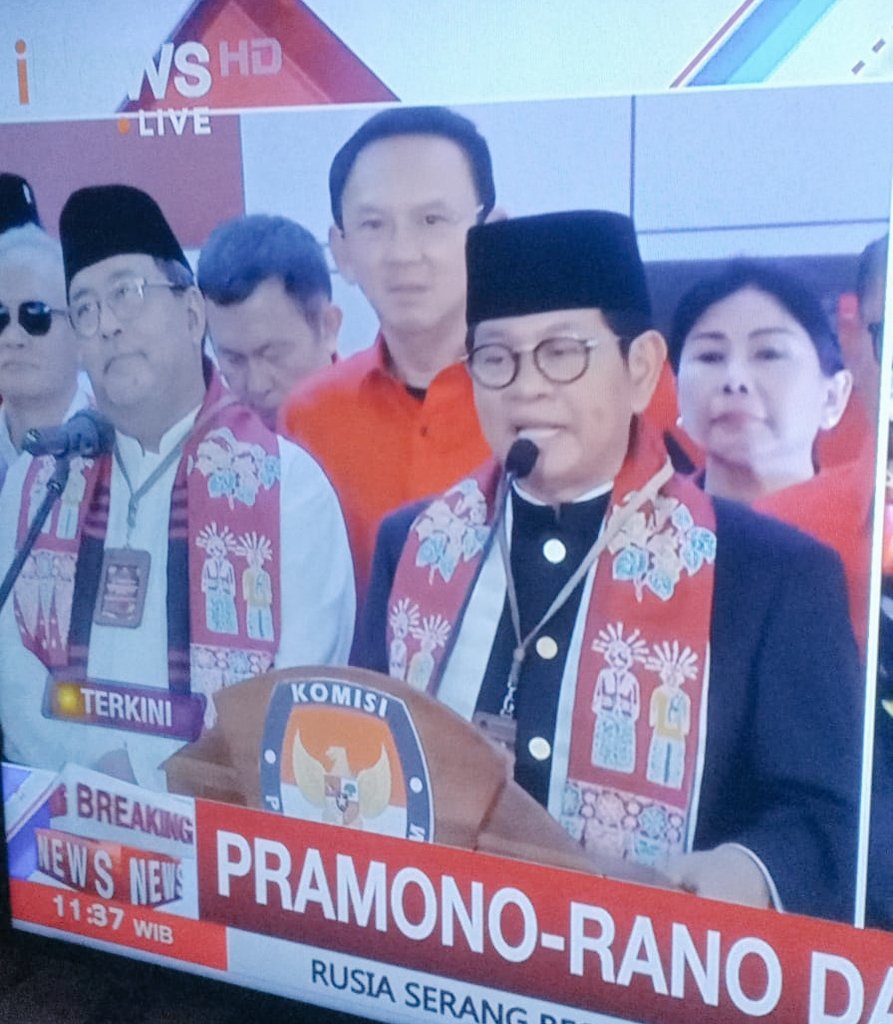 Ada pak Ahok dibelakang Pramono Anung dan Rano Karno 🔥

Negarawan sedang diuji, tugasnya tak lagi sekadar gubernur Jakarta

Ahok lebih dari itu