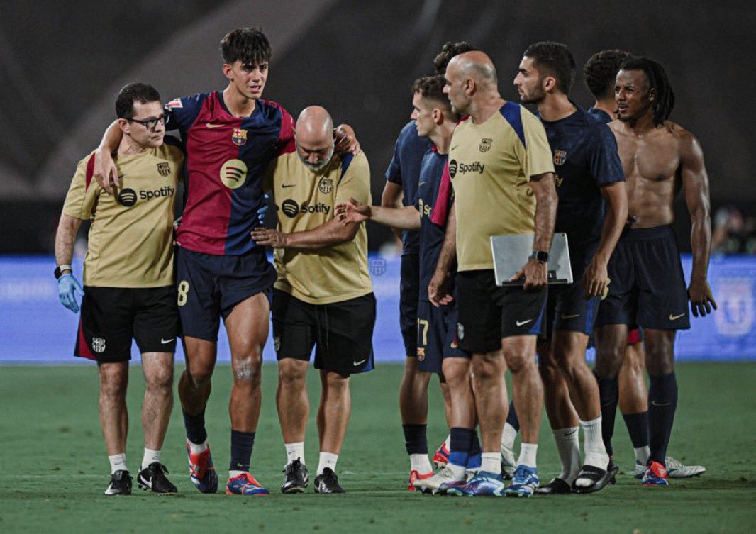AbdullahMoaiad's tweet photo. #برشلونة_رايو 

الخبر الحزين هو اصابة بيرنال 💔

وواضح ان الاصابه انهت موسمه ( رباط) 

لاعب من خلال ٣ مباريات اظهر جوده عاليه للاعب محور بعمر ال ١٧ سنه. https://t.co/6gL0yfwmcG