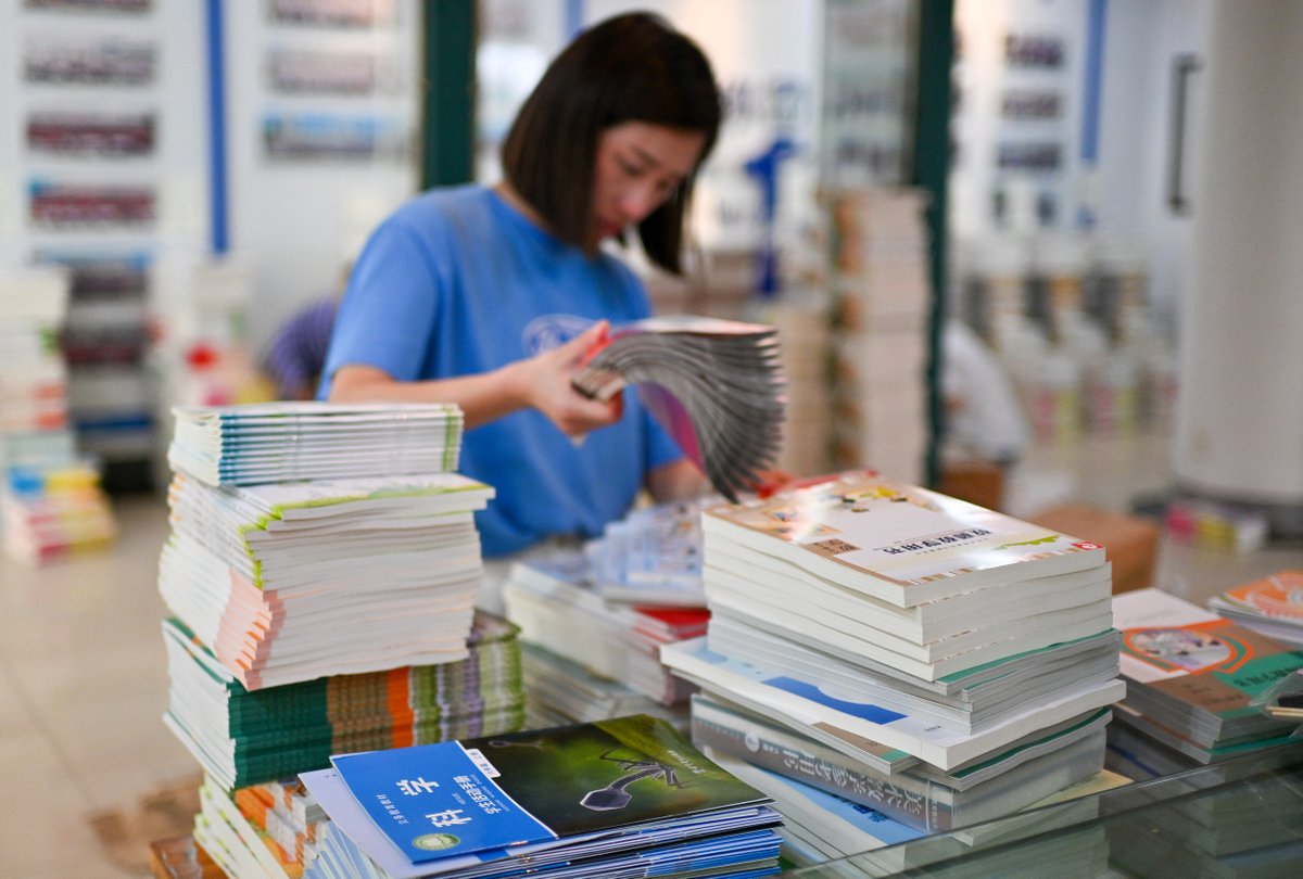 ShanghaiEye's tweet image. #China will start using revised #textbooks covering three disciplines for compulsory #education in the coming autumn semester, the Ministry of Education (MOE) said on Tuesday. These new textbooks will be used by the first grades of primary and middle schools this year. All grades…