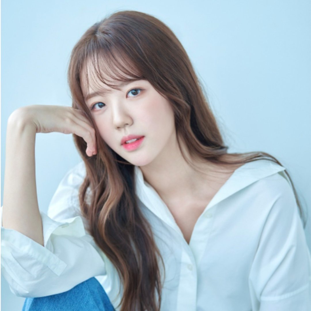 📢 Meet our two lovely employees of #KiansBizarreBandB!

When Jin and Ji Ye-eun are the ones serving you, it truly is a bizarre B&amp;B
Coming 2025, only on #Netflix

#Jin #JiYeeun #Netflix