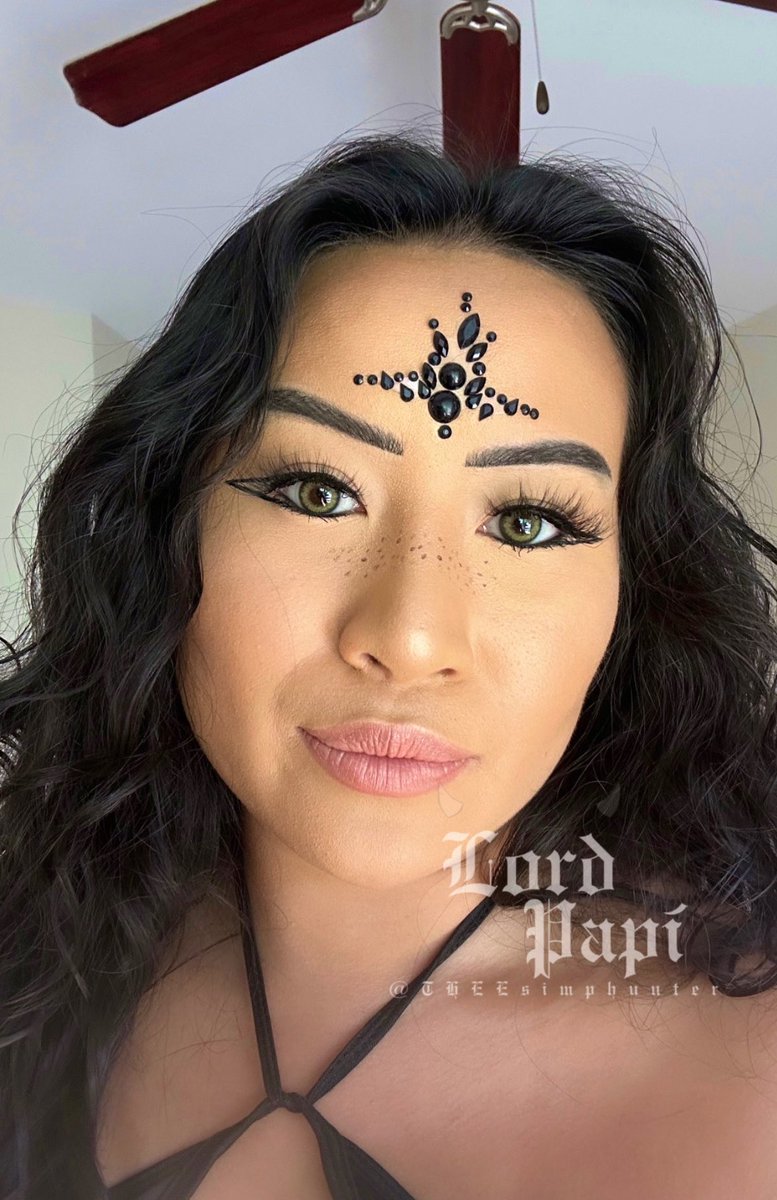 You’re convinced she has the look of someone who would ruin your life financially, but she’s cunning enough to convince you that she wouldn’t (and she ultimately will) 🐈‍⬛💵