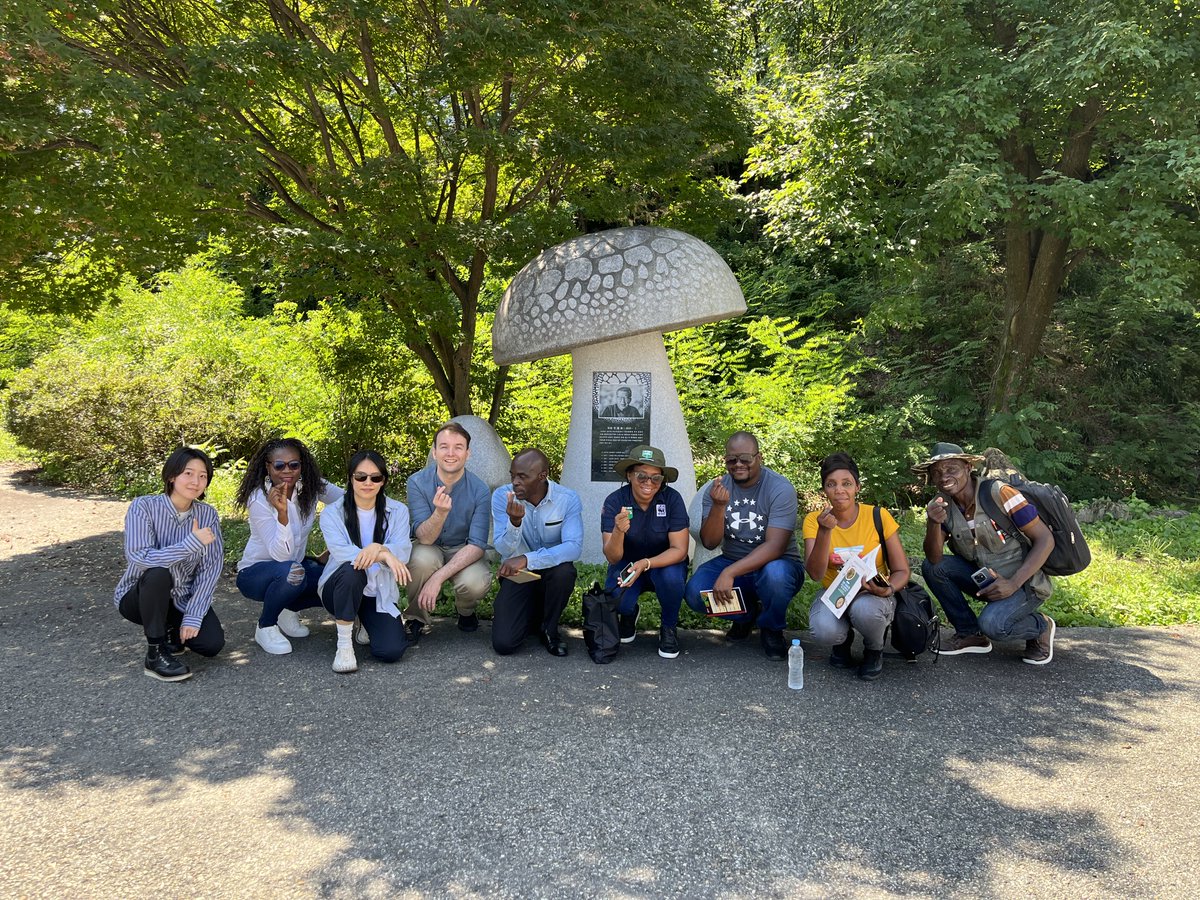 UNDPSPC's tweet photo. 🌍🌲 Today, the 🇿🇲 delegation explored #NFCF Forest Mushroom Research Institute (FMRI) to understand 🇰🇷 techniques for the development of superior mushroom varieties and stable cultivation. Special thanks to FMRI for the warm welcome and insightful guidance! 🍄🙏️ https://t.co/6e0k0pKLmr