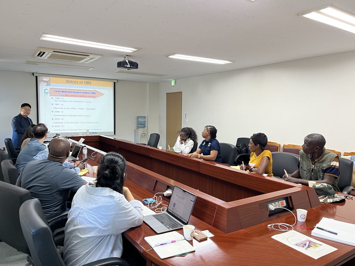 UNDPSPC's tweet photo. 🌍🌲 Today, the 🇿🇲 delegation explored #NFCF Forest Mushroom Research Institute (FMRI) to understand 🇰🇷 techniques for the development of superior mushroom varieties and stable cultivation. Special thanks to FMRI for the warm welcome and insightful guidance! 🍄🙏️ https://t.co/6e0k0pKLmr