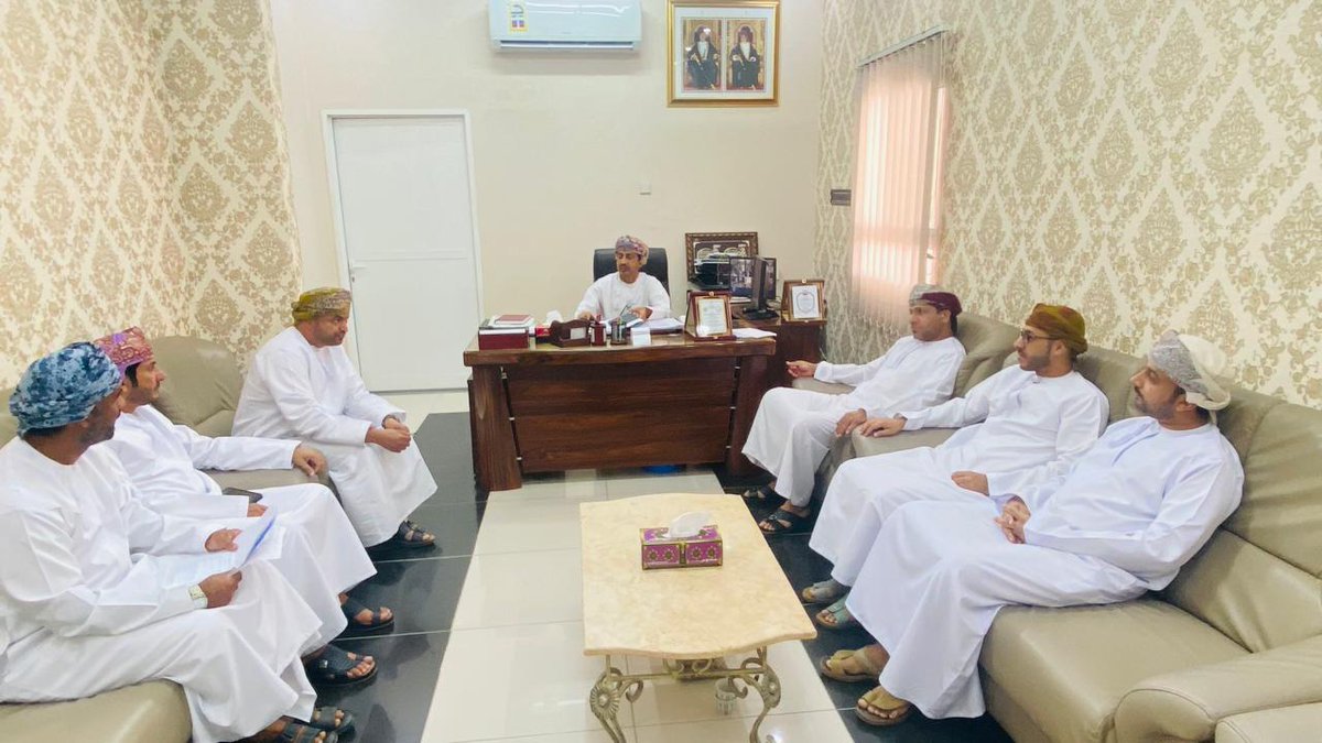 basher_2125's tweet photo. لقاء يجمع مدير المدرسة الأستاذ/أحمد البلوشي
 ومساعده الأستاذ/ماجد الروشدي بالمعلمين الأوائل لمناقشة مستجدات العمل التربوي وتحديد الأهداف والإستراتيجيات التربوية للعام الدراسي 2025/2024م .
#فعاليات_تعليمية_شمال_الباطنة
#مدارسنا_مستقبل_واعد https://t.co/JIWTGXhAqT