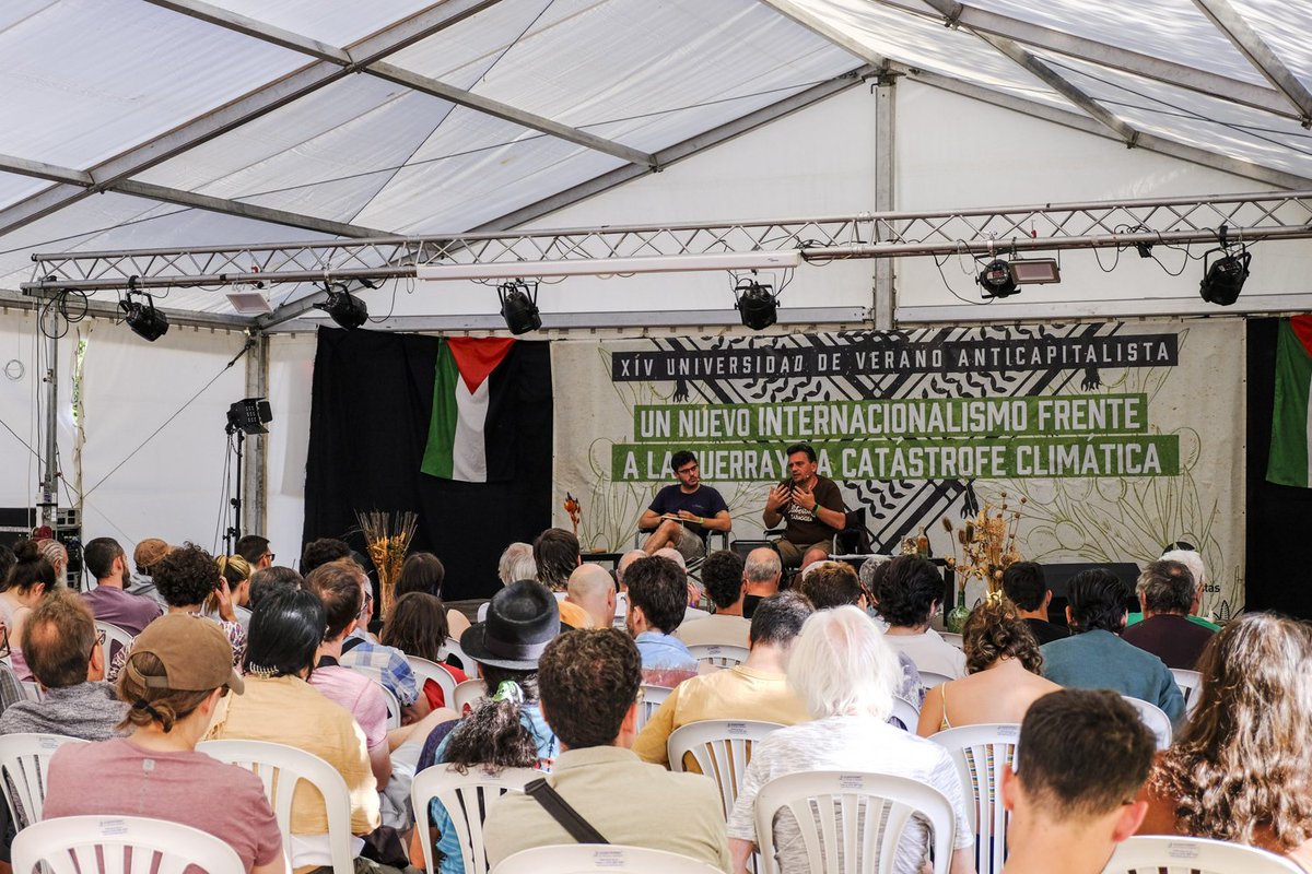 Ecosoc_Anticapi's tweet photo. 🏕️☀️ Con el foco puesto en la construcción de un  futuro ecosocialista deseable, empezamos la primera mañana de la #UniAnticapi hablando de crítica a la economía politica y transición ecológica.

Más info en: https://t.co/JR8Yleg4f1 🔖 https://t.co/cYyijnKe5R