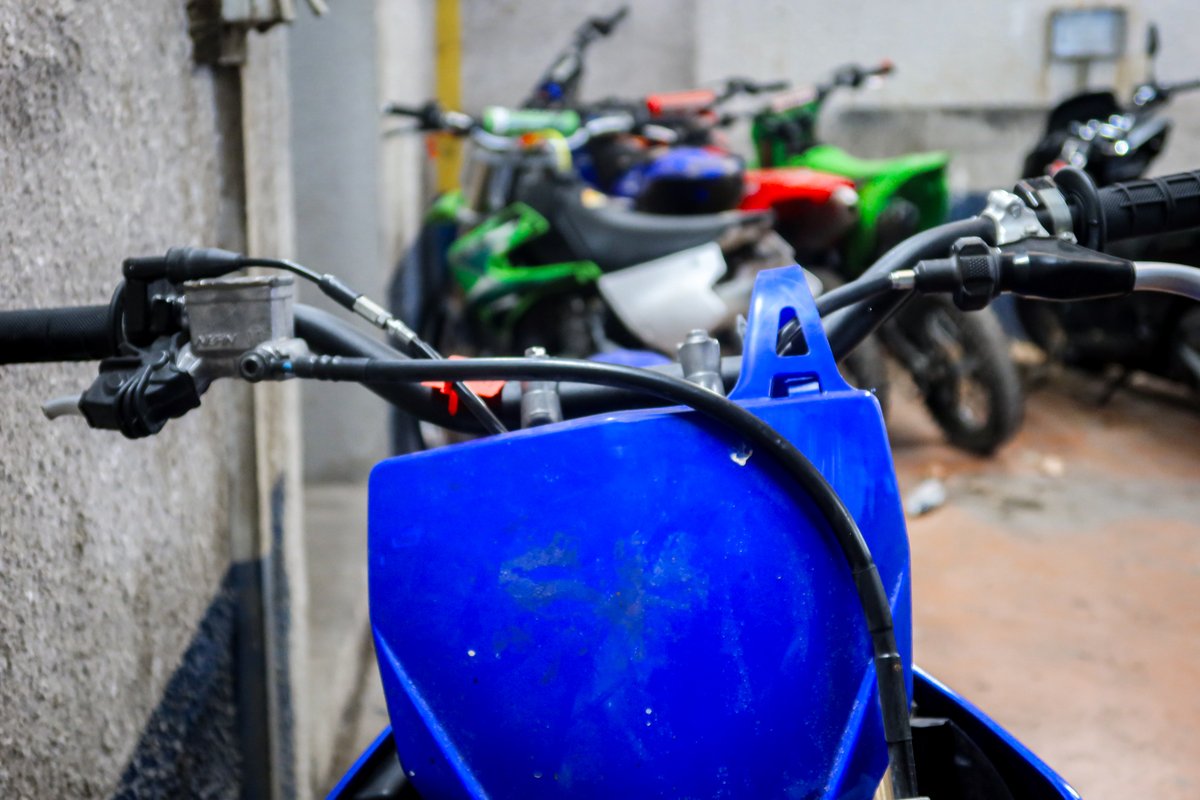 PMMontpellier's tweet photo. ⚠️ Renforcer la lutte contre les #RodéosUrbains

🏍️ 11 motocross impliquées dans divers rodéos sont en fourrière municipale
🚫 Sans jugement des propriétaires, pas de restitution
👉 Confiscation lors d'opérations &amp; fermeté administrative pour la tranquillité publique, prioritaire https://t.co/q8AlbjGmPW