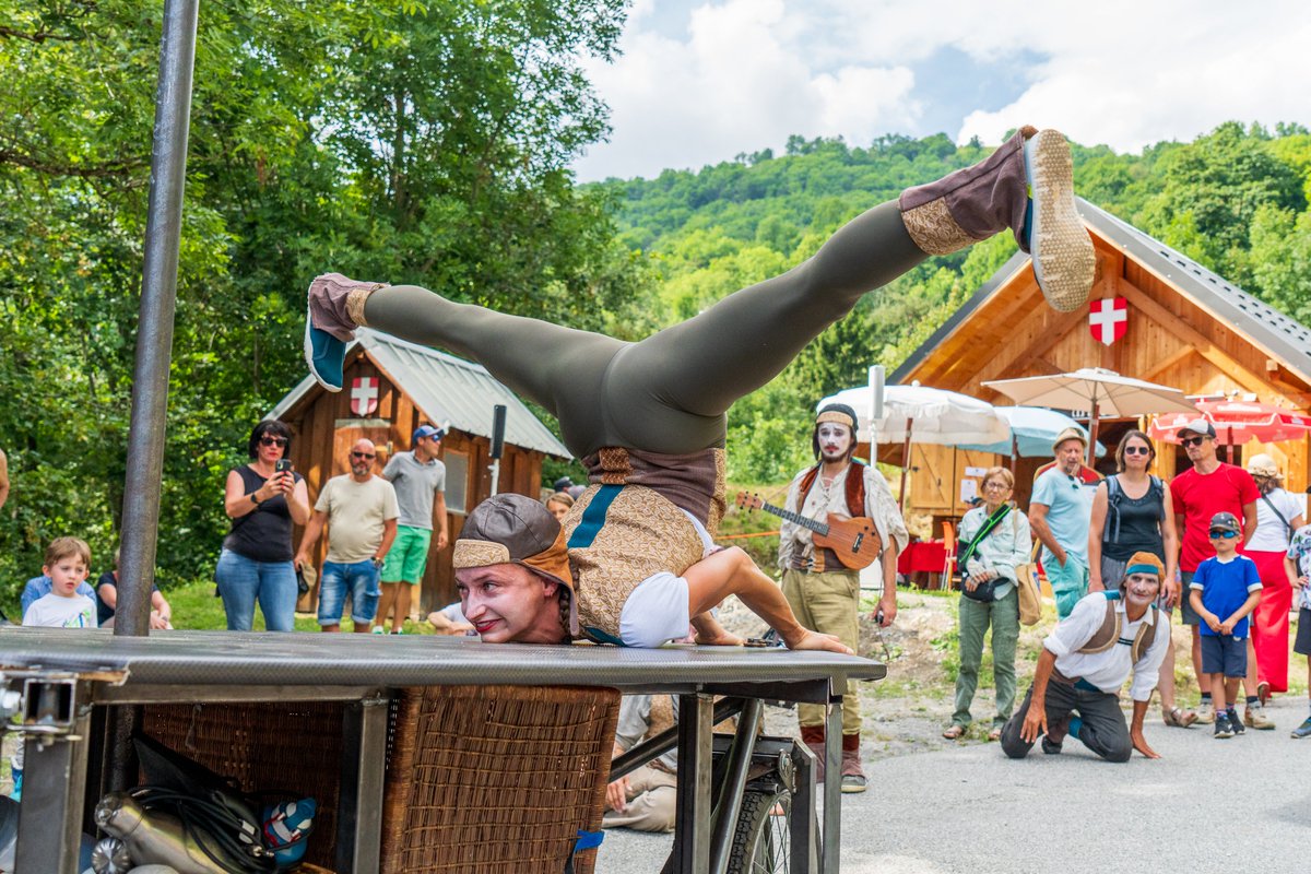 Le Kiné : "Comment s'est passée votre saison ?"

      MySFL : "On s'est plié en 4 pour satisfaire notre clientèle et ils ont passé un super été !"

#mysfl #summer #animation #montagne #Famille #maurienne #savoie #sports #AllezLesBleus #ArtisanDeToutesLesVictoires