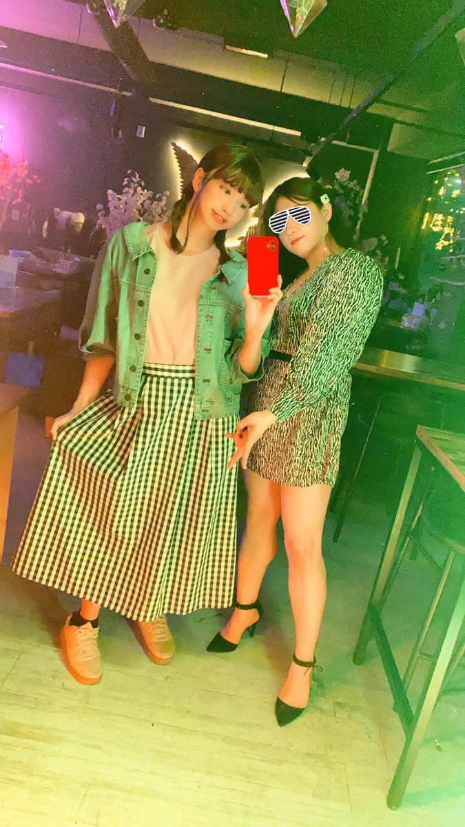 Osaka_Okama's tweet photo. 지난 주말 모어 씨가 일본에 왔습니다.
함께 오사카 CD 바 "유나이토""ゆないと"에 갔습니다.
저는 전 모어씨를 만났을 때와 거의 같은 옷이었습니다.ㅋㅋㅋ

Left: at "Bar Yunite" Osaka Japan @baryunite
Right: at "You" Seoul Korea
#시디바 #일본 #오싸까 #영등포 #유 https://t.co/nrwS7ePeGY