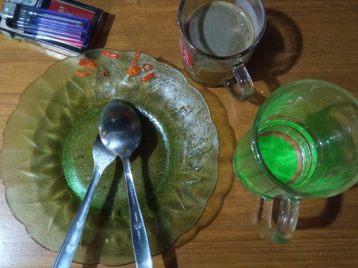 Ternyata....
Bukan cerita kesuksesan yg bikin gue bahagia. Tapi cerita kebodohan masa lalu....

😆😆