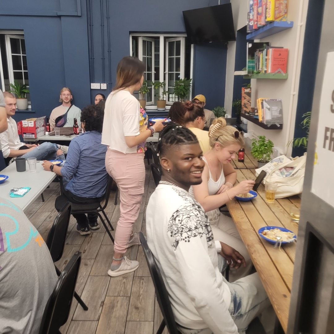 LDNBackpackers's tweet photo. Free dinner nights = the best nights! 🍽️✨ Join us every Tuesday and Thursday for a feast and some fun vibes in our common room. Come for the food, stay for the company! 
.
.
.
#hostellondon
#hostel
#hostellife
#hostelworld
#hostels
#hosteleria
#hostellife😍 https://t.co/fZSWko2m9K