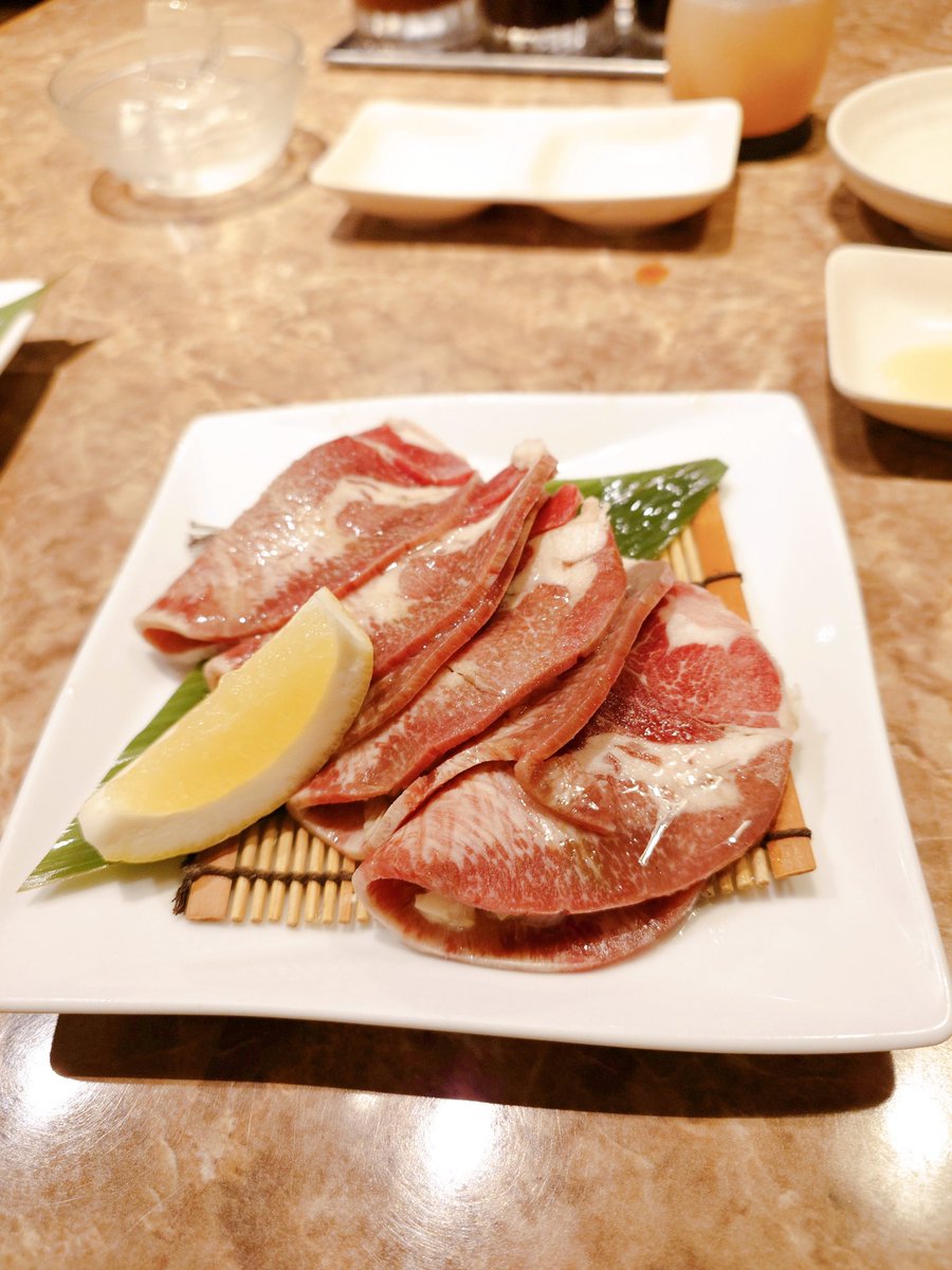 shieldtt's tweet photo. 仕事でむしゃくしゃしたので一人焼肉 https://t.co/mXY5hPPR07
