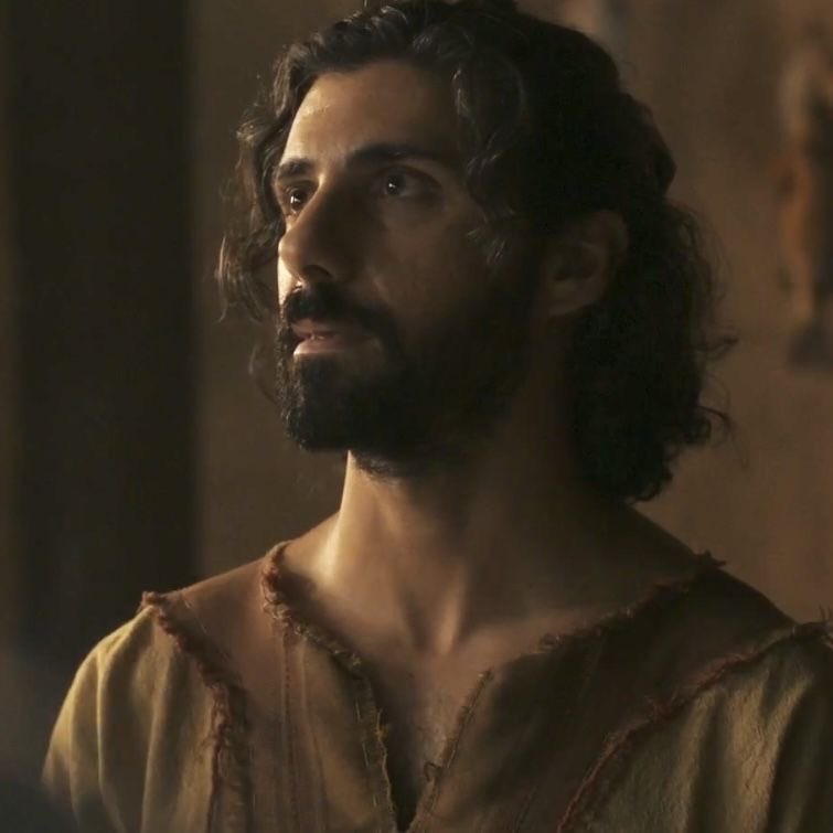 Mc1 #Rpsp Juan edificaba un gran camino para el rey majestuoso,era un gran evangelista llenaba hoyos y derribaba colinas que estaban en el camino,como una excavadora construía la  carretera para Dios.Para él no habían pero,ni imposibles,tenía objetivos claros de evangelización