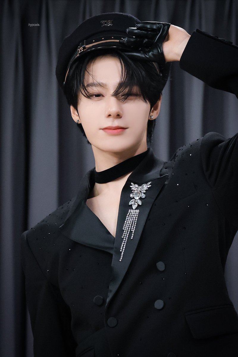 hypoxis_hw's tweet photo. 240608 환웅이 화이팅🖤

#원어스 #환웅 #여환웅 #ONEUS #HWANWOONG https://t.co/iEH3xFPi3J
