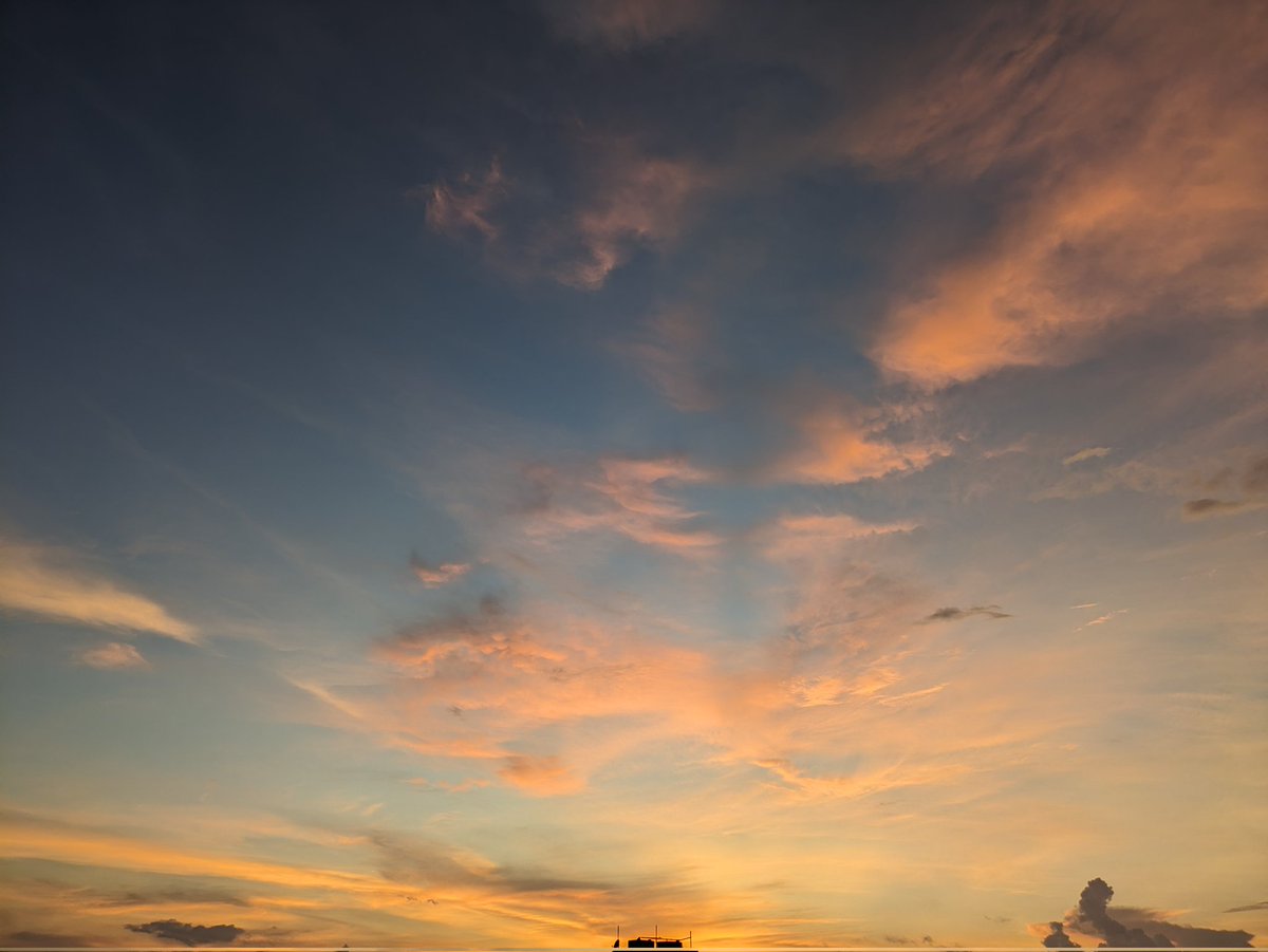 _kojikojimaru's tweet photo. 今日の夕焼け https://t.co/IdCKVPcjdF