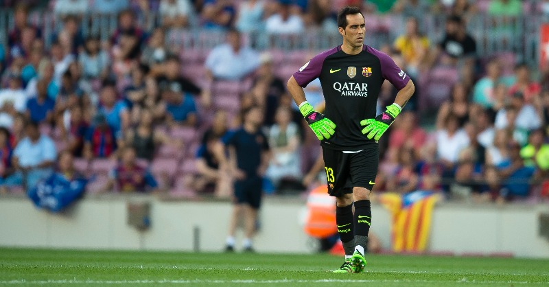 FCBarcelona's tweet photo. Former FC Barcelona goalie 𝗖𝗹𝗮𝘂𝗱𝗶𝗼 𝗕𝗿𝗮𝘃𝗼 has decided to put an end to his professional career! 🧤