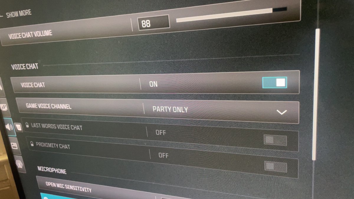 7Slink's tweet photo. THESE ARE MY SETTINGS ND I LITERALLY ONE PLAY WITH ONE PERSON! I DONT HAVE ACCESS TO TALK TO OTHER PLAYERS IN THE LOBBY BUT YET THIS IS THE 4th TIME I JUST GOT BANNED! YALL GOTTA STOP THIS! AFTER THIS BAN IT WILL LITERALLY BE 8weeks I’ve BEEN CHAT BANNED  @ATVIAssist @Activision https://t.co/b8i6jfD7Ig