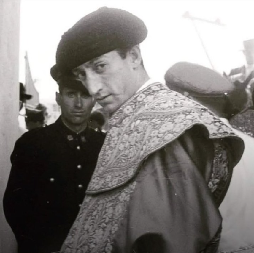 ftorodelidia's tweet photo. 🔴 HISTORIA | Hoy se cumplen 77 años de la cornada de 'Islero' a Manolete. El Monstruo perdió la vida, pero se convirtió en leyenda.

A día de hoy está considerado uno de los personajes más importantes e influyentes del siglo XX en España.

🔽 Hilo de su vida y muerte 🔽 https://t.co/BJHyymOW0H