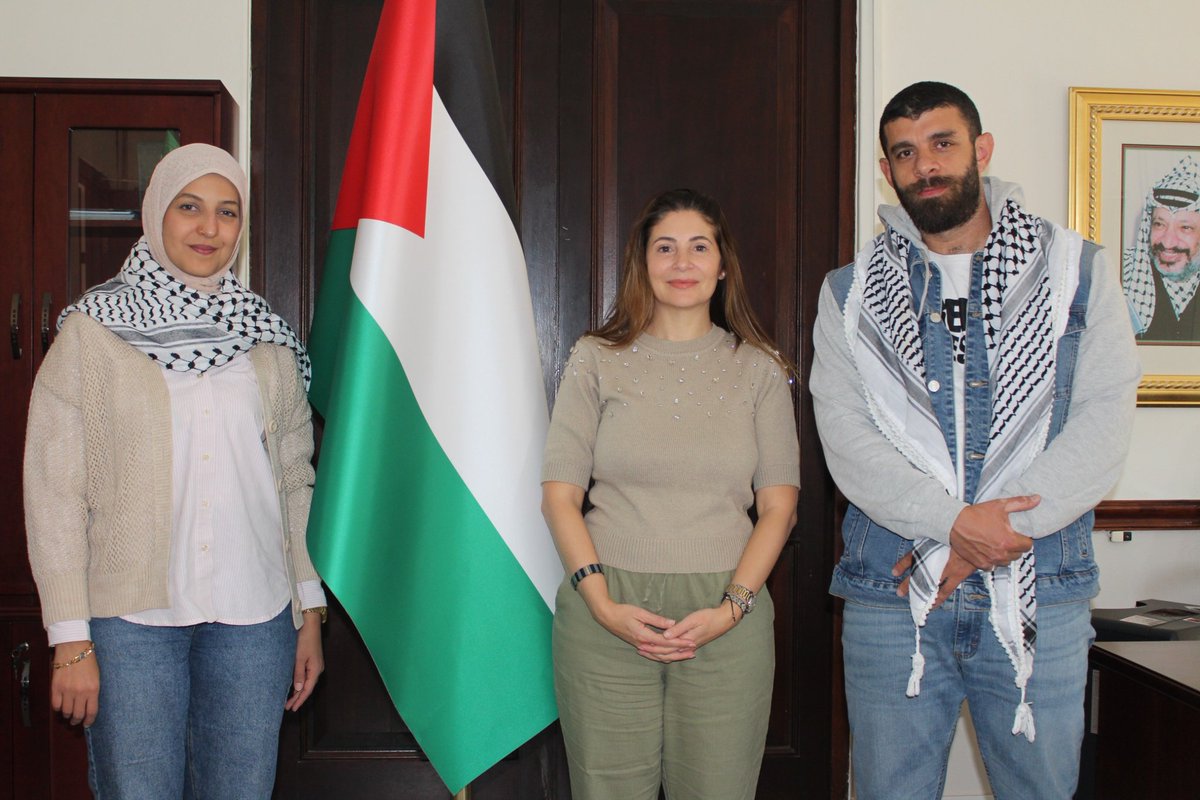 salaamedia's tweet photo. Al Jazeera English correspondent and Palestinian journalist @YoumnaElSayed17 meets Palestinian Ambassador to South Africa H.E. @Jhanan88345820 @PalEmb_ZA #YoumnaElSayed #SATour #Palistine #Gaza https://t.co/7VoOUGAocn