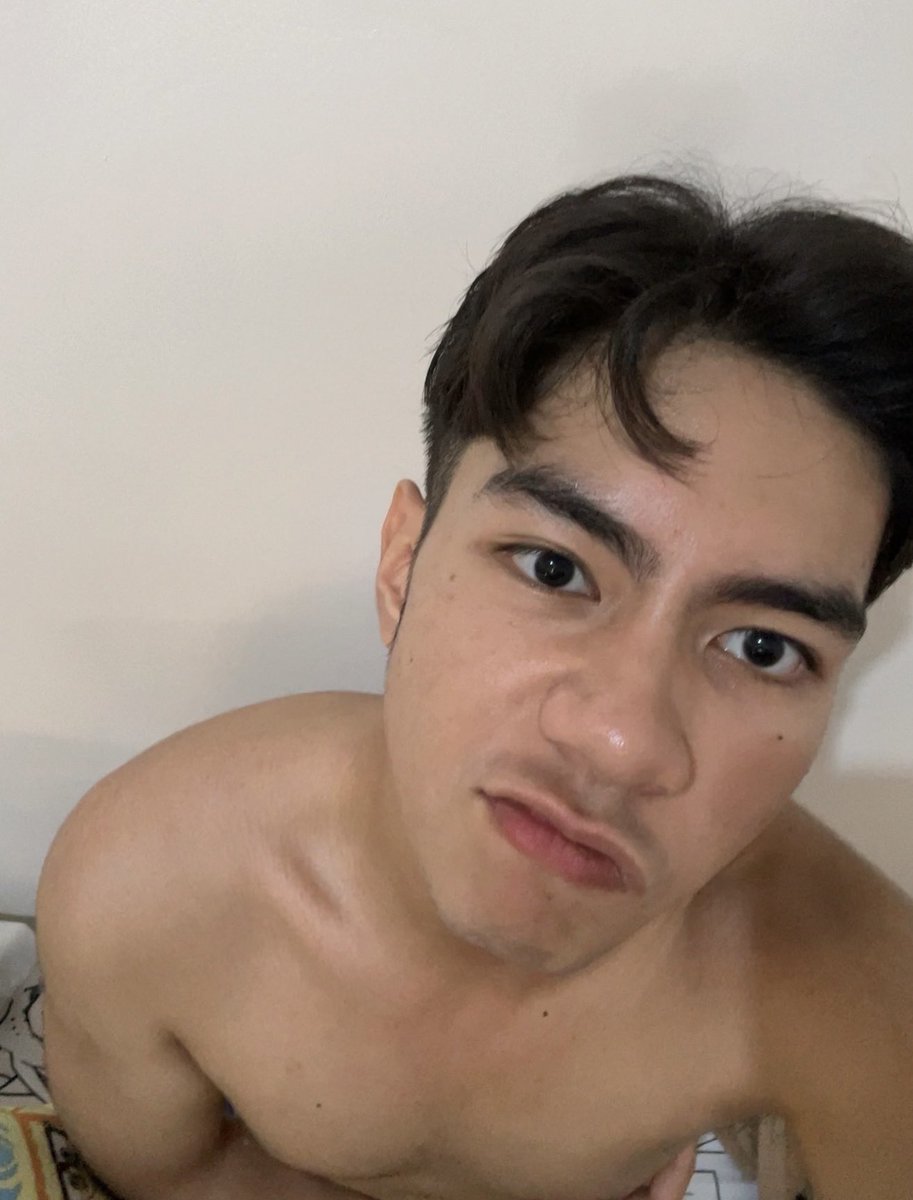 Larsiessistic's tweet photo. pagod dahil sa norsing https://t.co/minSizEMb4