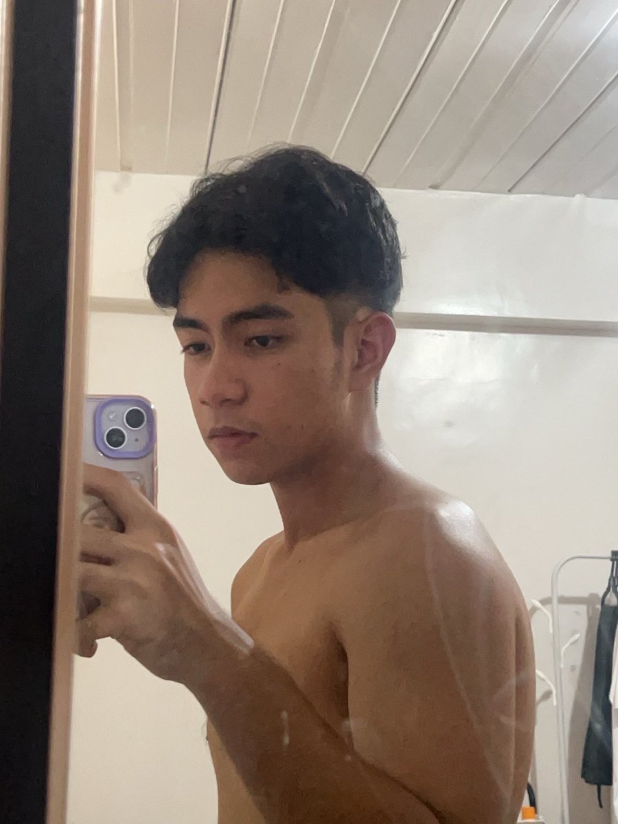 Larsiessistic's tweet photo. pagod dahil sa norsing https://t.co/minSizEMb4