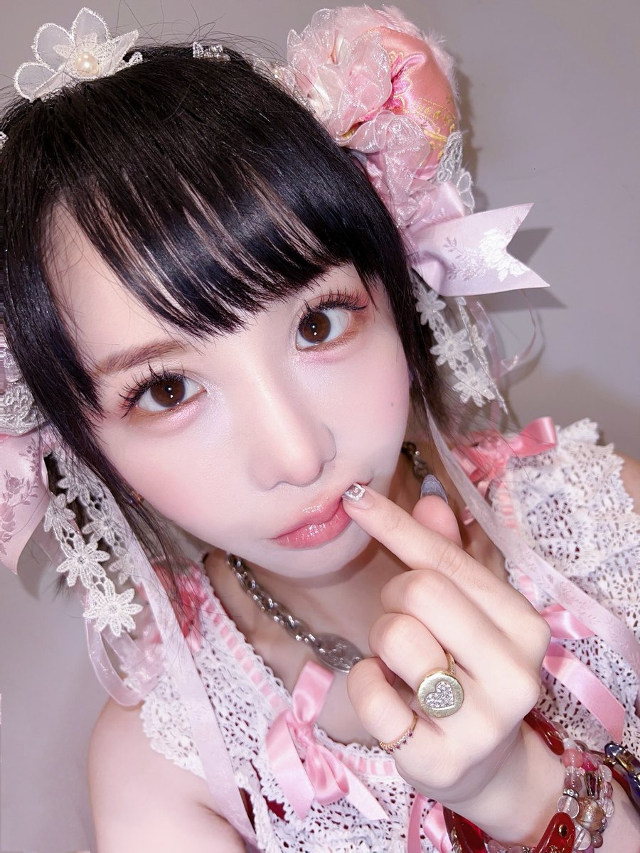 oomoriseiko's tweet photo. 年140本ライブする超歌手の
かわいく歌えるピンクメイクと
無敵肌レシピ💖🎀💖

つくったぁ..𓂂໒ ݂. .଼ྀི𑁨ׁ♡ https://t.co/9LWIzqn2q4