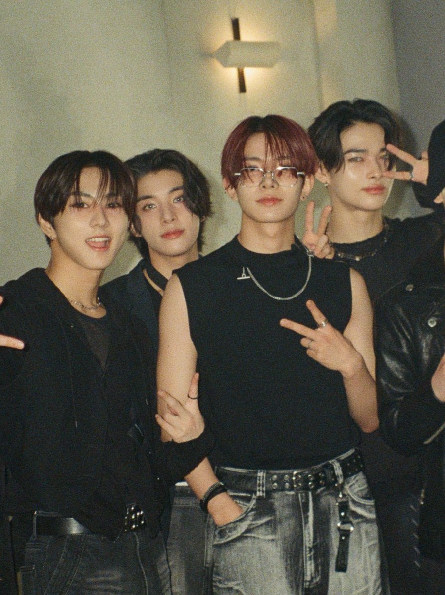 HSNGLOUVRE's tweet photo. ○ single 
○ taken
● obsessed with ramyeonz and their spamz https://t.co/1JCqQWzErC