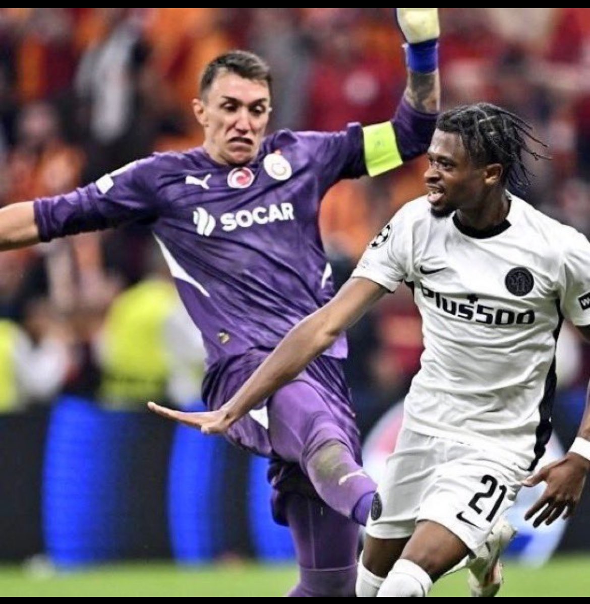 Bunu takım renklerini karıştırmadan yorumlarsanız ,hazımsızlık ,şımarıklık ve şımartılmışlık ortaya çıkar.Jübilesi yaklaşmış bir futbolcunun tüm iyi geçmişini siler bu hareket..Yazık!!