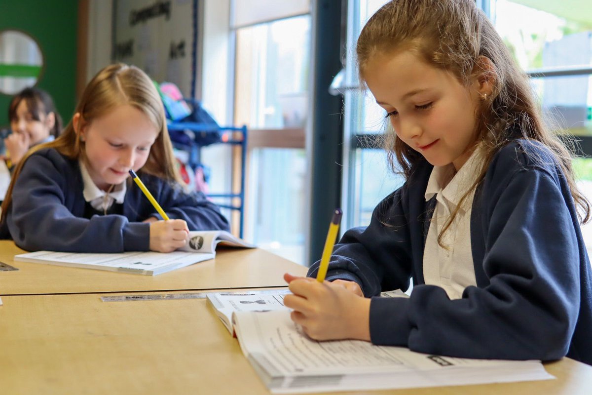 tsa_trust's tweet photo. Introducing Kings Ash Academy, one of our primary schools located in Devon. 

Kings Ash Academy aims to create a learning environment where children can be "Knowing, Aspiring, and Achieving." 👨‍🏫

Learn more about our family of schools and academies here: https://t.co/0e6Gg1PpFC https://t.co/xgmqfBTTb1