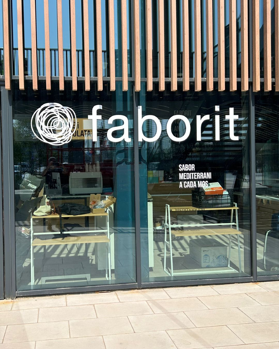 Faborit's tweet image. ¡Barcelona, estamos de estreno! 🌊✨ Faborit Port Olímpic abre sus puertas para que disfrutes de nuestro sabor único, ahora con vistas al mar. 🌅🥤¡Te esperamos!
#FaboritPortOlímpic #NuevoFaborit #Barcelona #MomentosFaborit