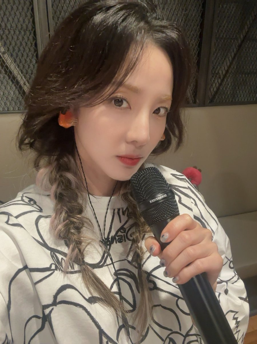 krungy21's tweet photo. Back to reality! Back to practice room 😵 hahaha https://t.co/6sOYUJgzDo