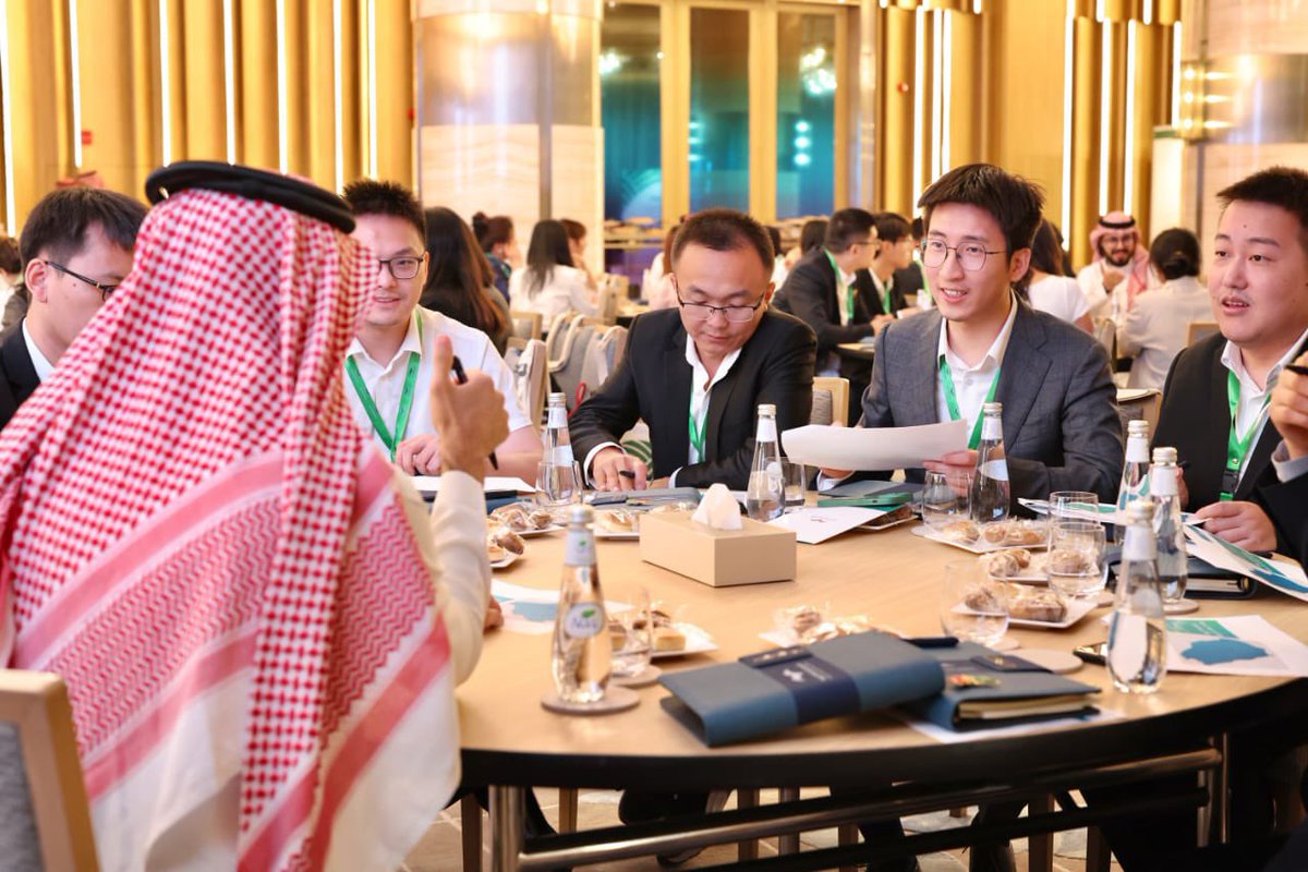 بعد التوسع في تدريس اللغة الصينية.

المعلمون والمعلمات القادمين من #الصين يطلعون على مهامهم التدريسية خلال العام الدراسي الحالي. 

-