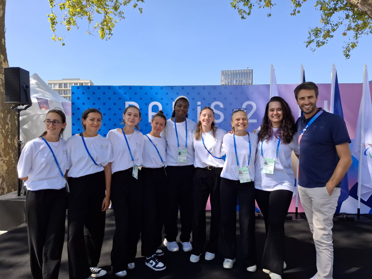 #UDanse Un honneur pour les étudiants <a href="/FFSportU/">FFSU</a> de présenter la #dansedesjeux <a href="/Paris2024/">Paris 2024</a>  lors de la cérémonie de la Trêve paralympique au village des athlètes. 👏👏 aux danseurs et merci pour l'invitation ! <a href="/FRAparalympique/">Comité Paralympique et Sportif Français</a> <a href="/TonyEstanguet/">Tony Estanguet - OLY</a> <a href="/mariealefur/">Le Fur Marie Amelie</a>