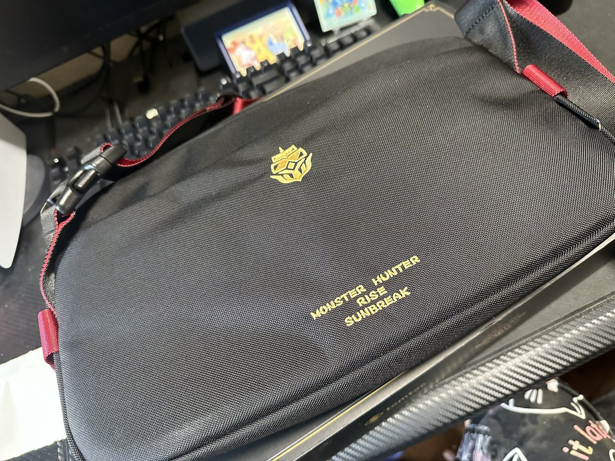 RAZER_SHIKA's tweet image. 仕事用のバックにtomtocモンハンコラボボディバック買いました！！！
箱からもうかっこいい！！！
#tomtoc
#モンスターハンター
#モンスターハンターサンブレイク