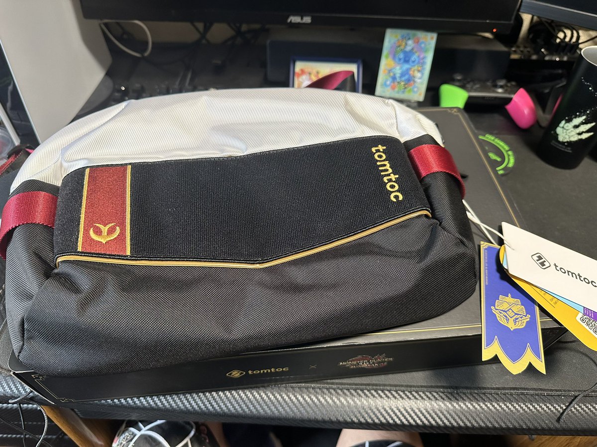 RAZER_SHIKA's tweet image. 仕事用のバックにtomtocモンハンコラボボディバック買いました！！！
箱からもうかっこいい！！！
#tomtoc
#モンスターハンター
#モンスターハンターサンブレイク