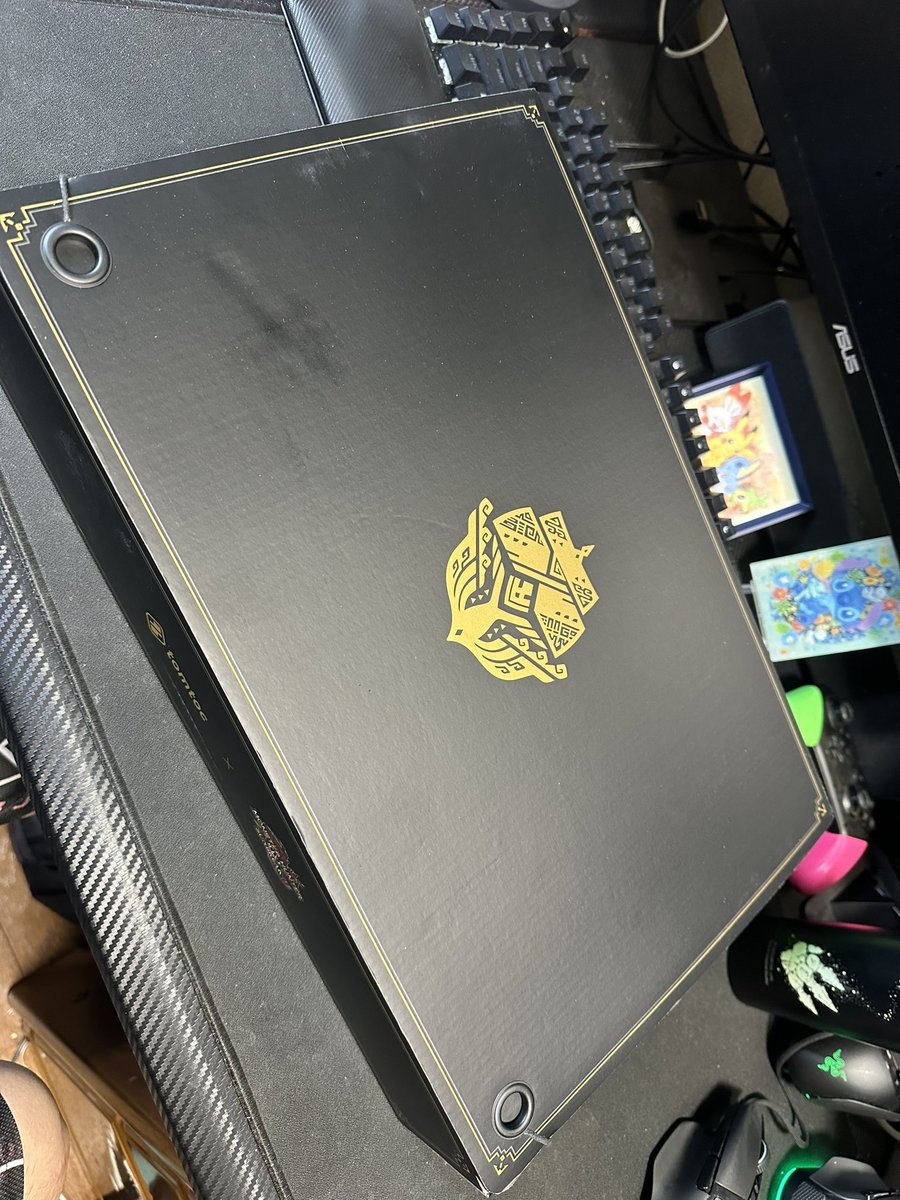 RAZER_SHIKA's tweet image. 仕事用のバックにtomtocモンハンコラボボディバック買いました！！！
箱からもうかっこいい！！！
#tomtoc
#モンスターハンター
#モンスターハンターサンブレイク