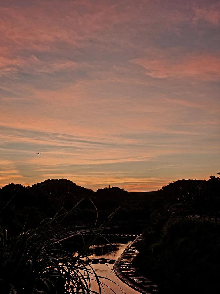 AndrewBrindle2's tweet photo. the slow flowing
a river loses itself
estuary at dusk
#haiku #haikuchallenge https://t.co/aq9Bu94Wxc