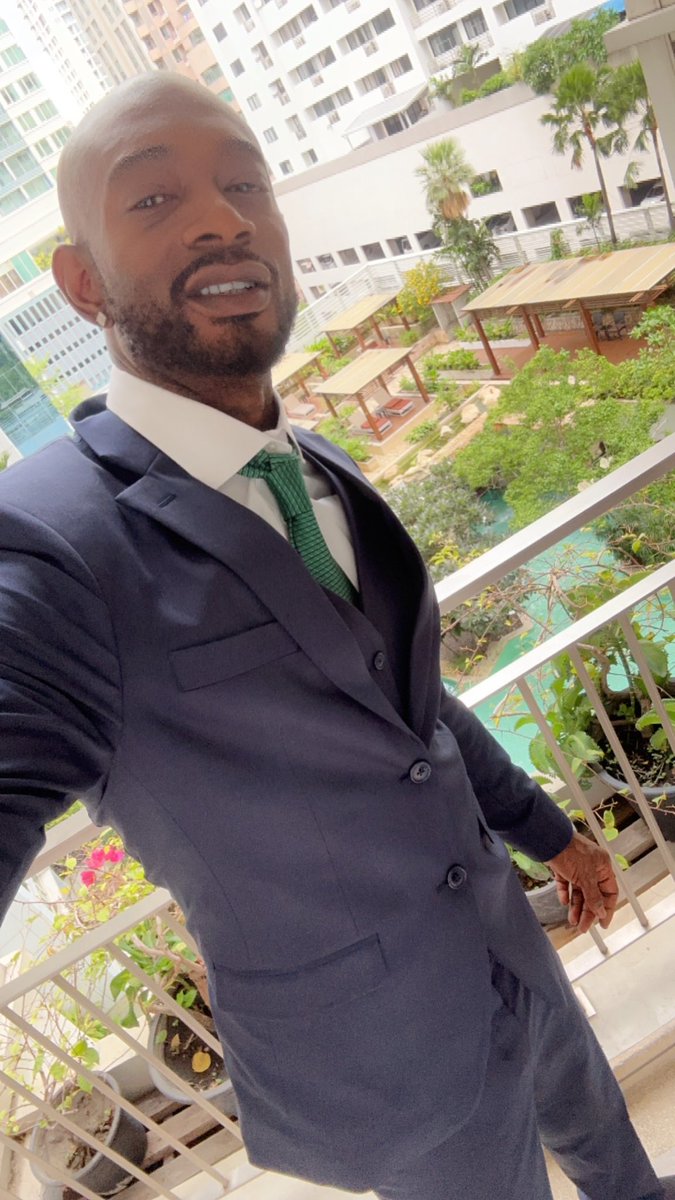 Looking like I’m bout to go run some sh*t…😁😁🎂🎉🎉happy birthday !! Guess how old I’m turning today???