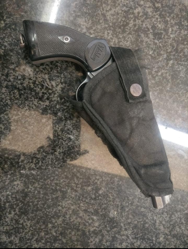 _ArriveAlive's tweet photo. Firearm recovered during patrols and roadside checks on the R24 in Magaliesburg https://t.co/LQYZudeFwv
#ArriveAlive #Patrols #RoadsideChecks #Firearm @GP_CommSafety https://t.co/wGmM4d9uu3