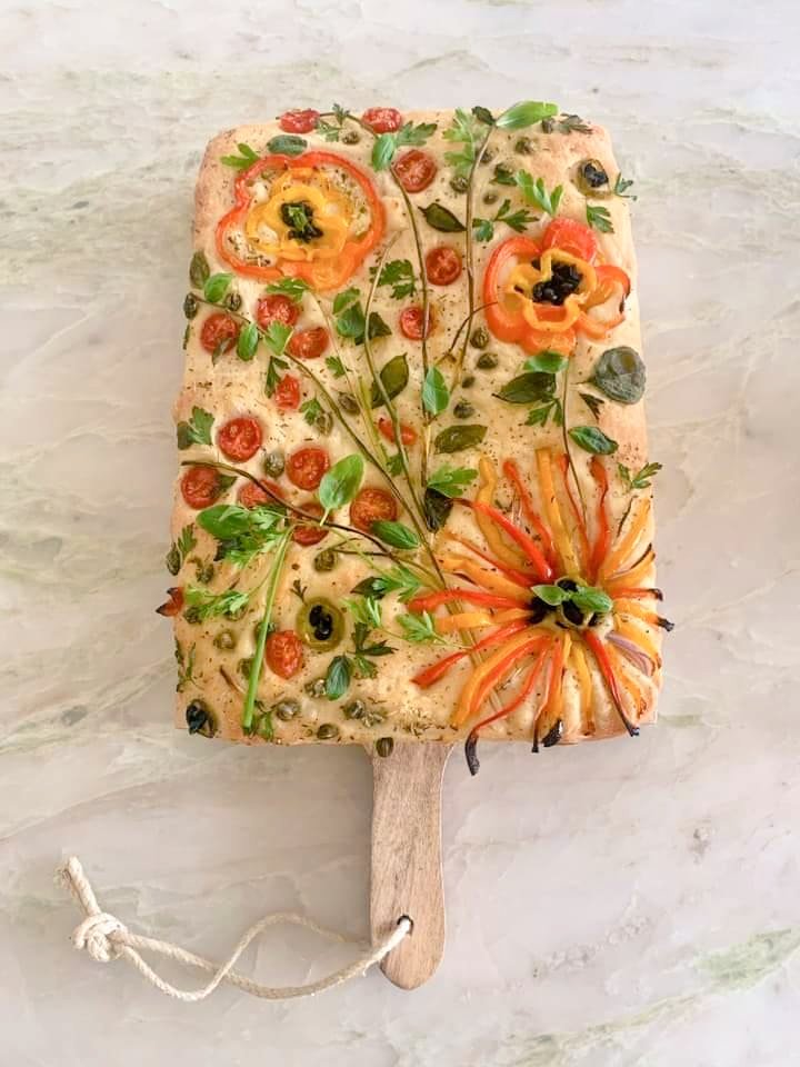 Focaccia bread with floral design by Gardening to Everyone (FB).
#summer