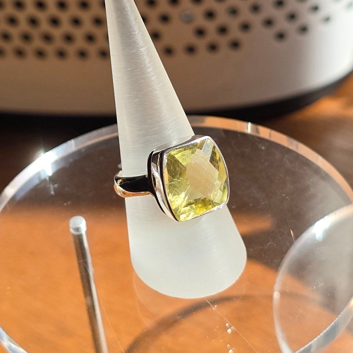Nova_Silver's tweet image. Faceted lemon topaz ring 🍋 this pretty yellowish green stone is associated with love and good fortune!

#lemontopaz #topaz #topazring #ring #silverring #silverjewellery #silver #gift #norwich #norwichlanes
