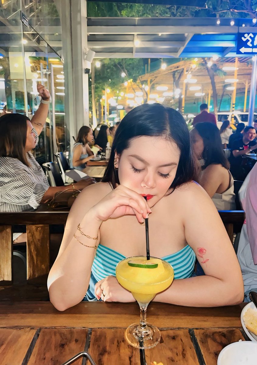 ShennCondicion's tweet photo. 🍸💋 https://t.co/bbVcuEbM4Z