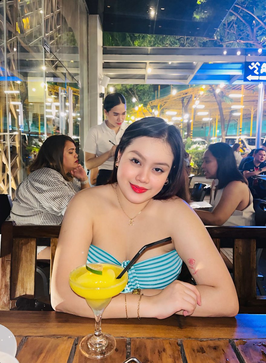 ShennCondicion's tweet photo. 🍸💋 https://t.co/bbVcuEbM4Z