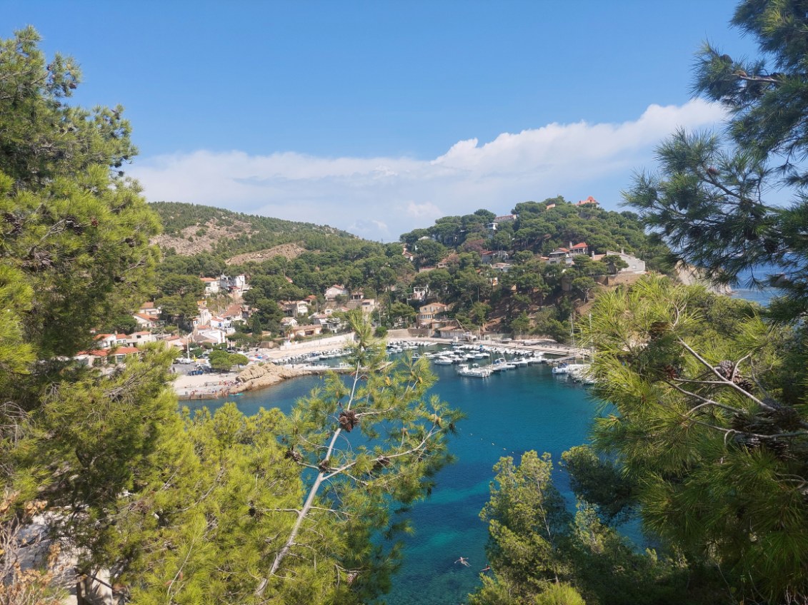 freelance_3's tweet photo. Bonjour vous 🇫🇷😘
Petite calanque de Ensuès-la-Redonne ..il faut être courageux et avoir de bonnes jambes pour l'atteindre 😅... mais après ce n'est que du bonheur🥰
Markkus @L_aventurier1 et moi.. nous vous souhaitons une belle journée , et n'oubliez pas de profiter ❤️🇫🇷❤️✝️❤️🌹 https://t.co/gaBcJ24HGE